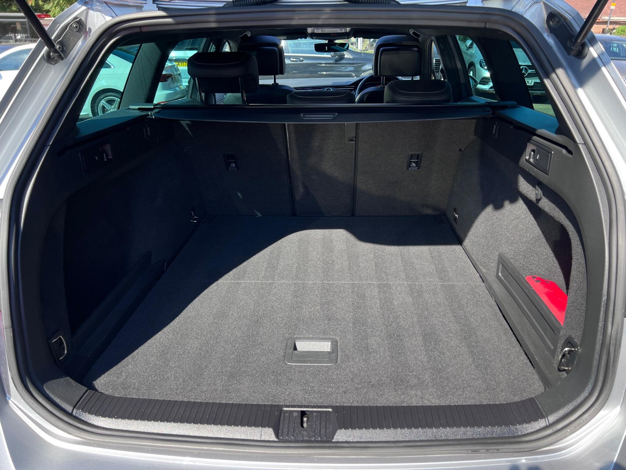 Volkswagen Passat view 38