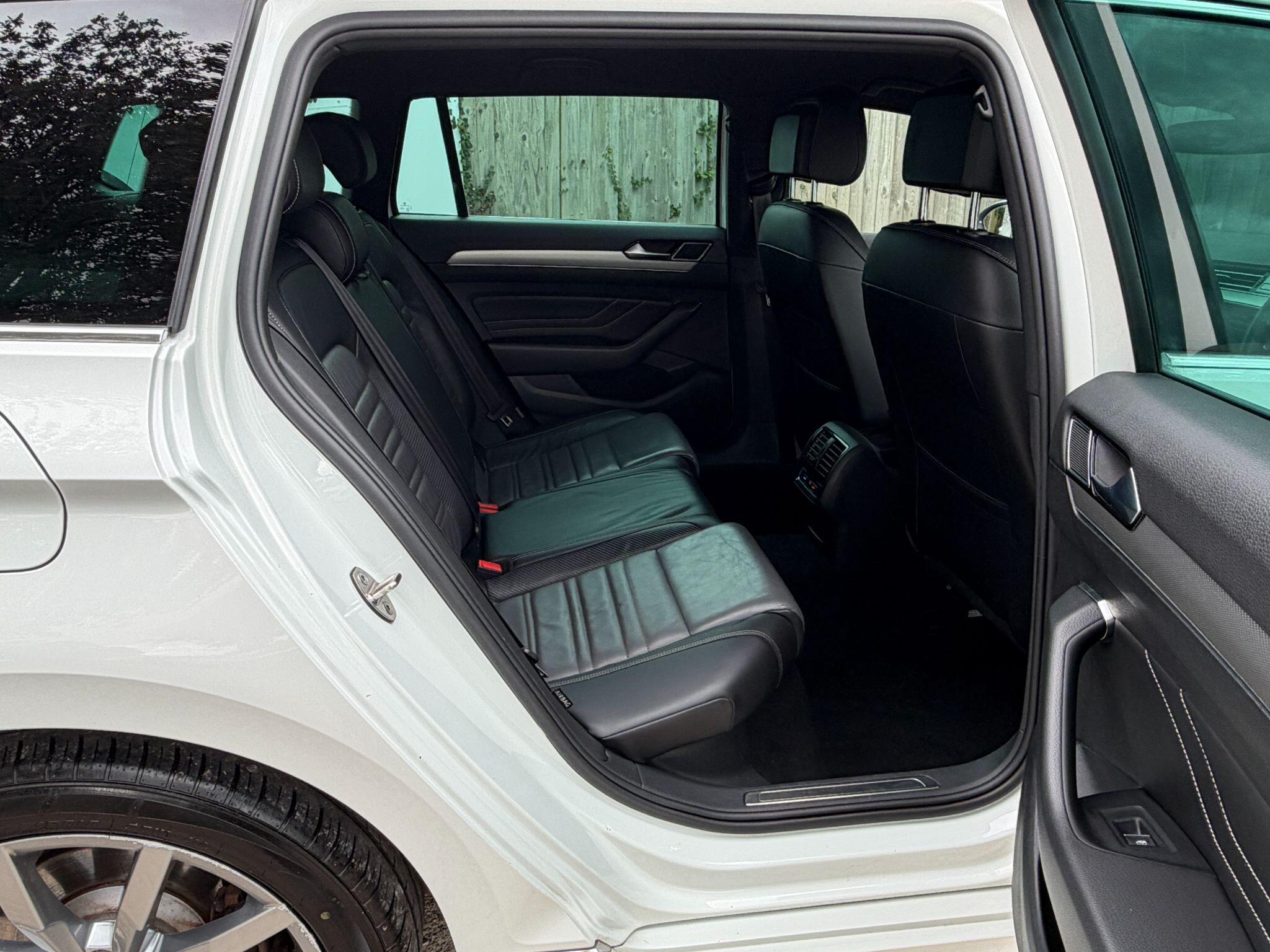 Volkswagen Passat view 12