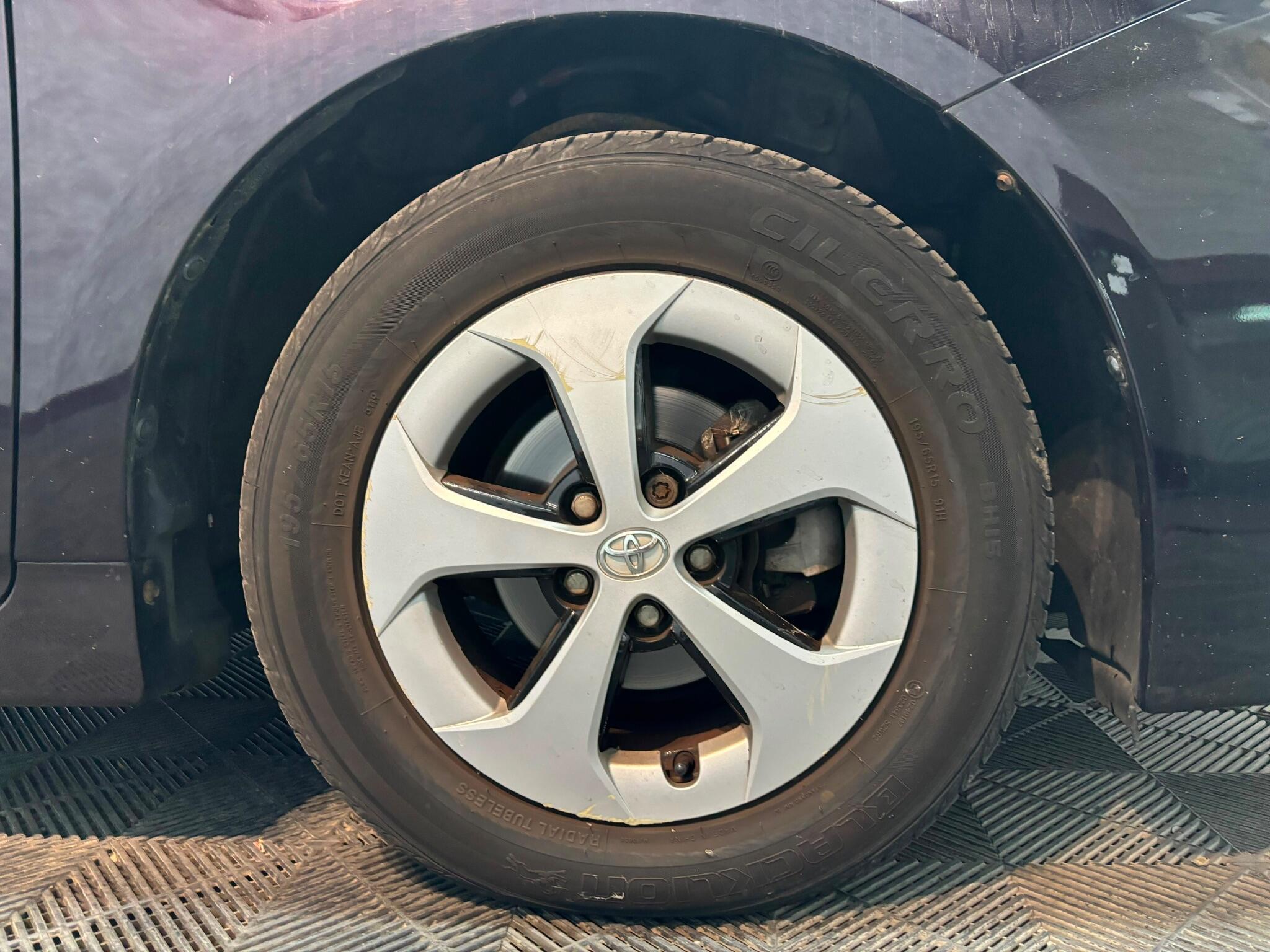 Toyota Prius view 21