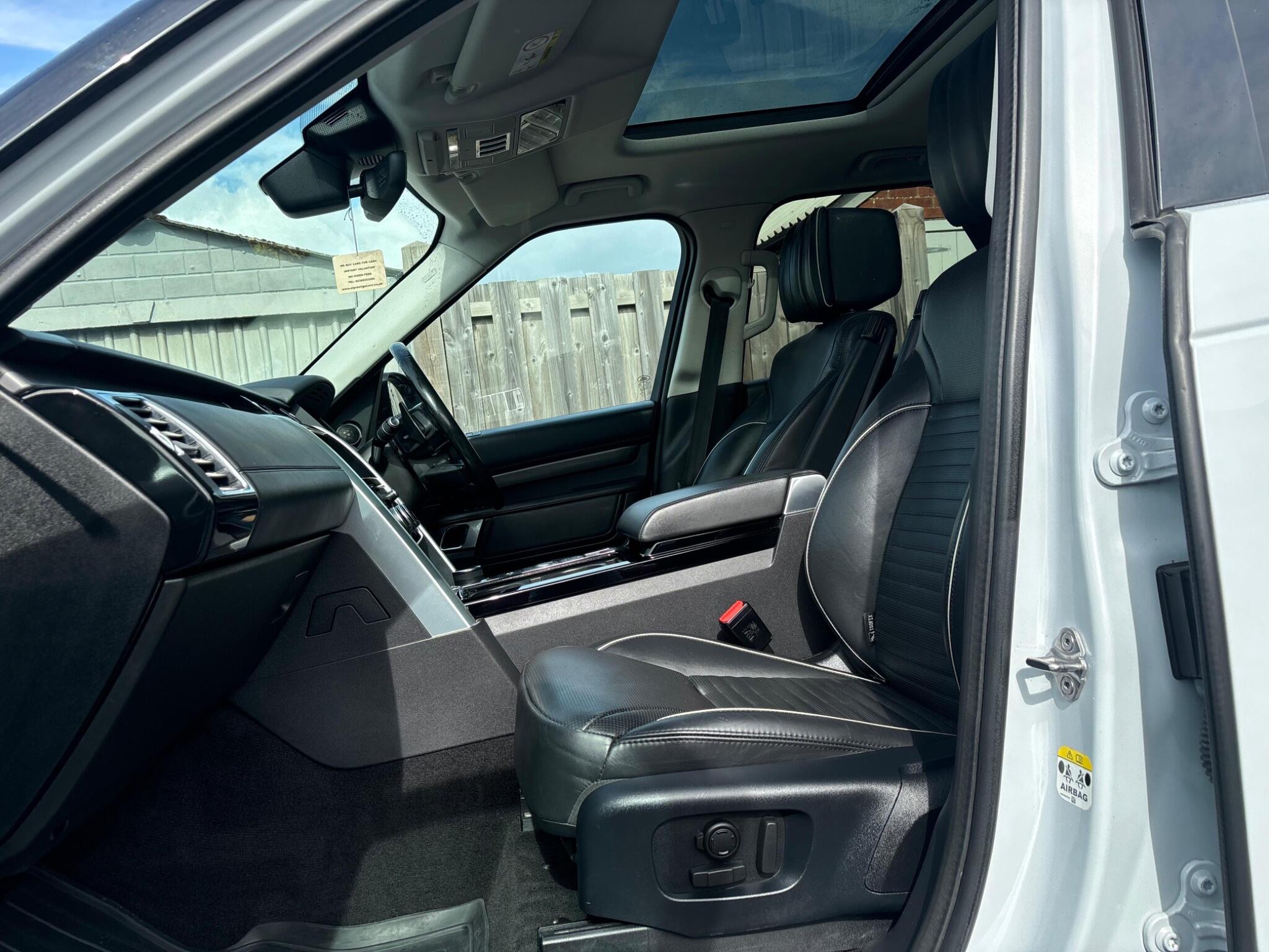 Land Rover Discovery 3 view 21