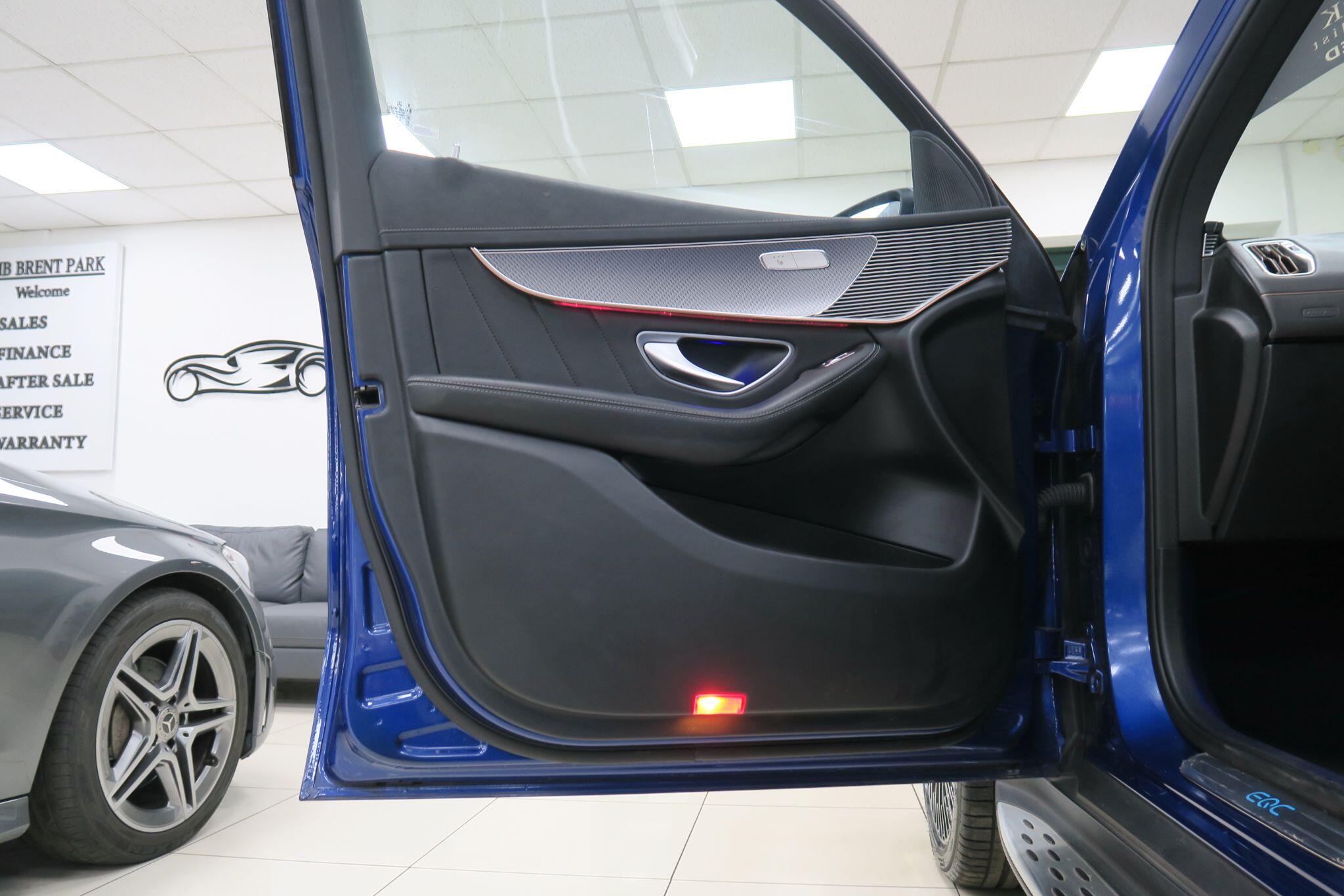 Mercedes-Benz EQC view 13