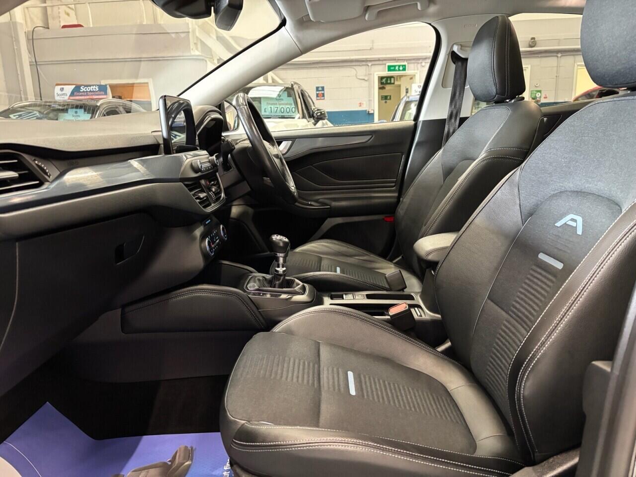 Ford Focus view 29