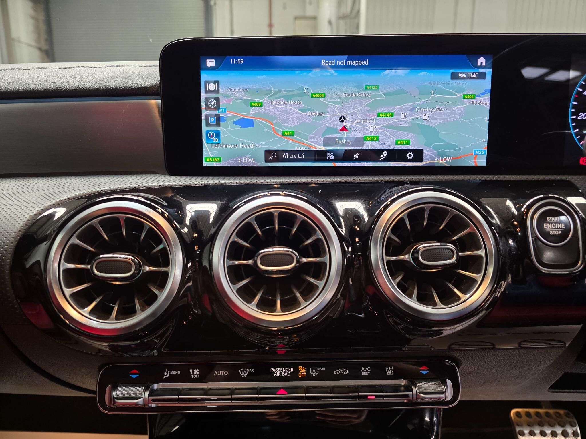 Mercedes-Benz Cla view 9