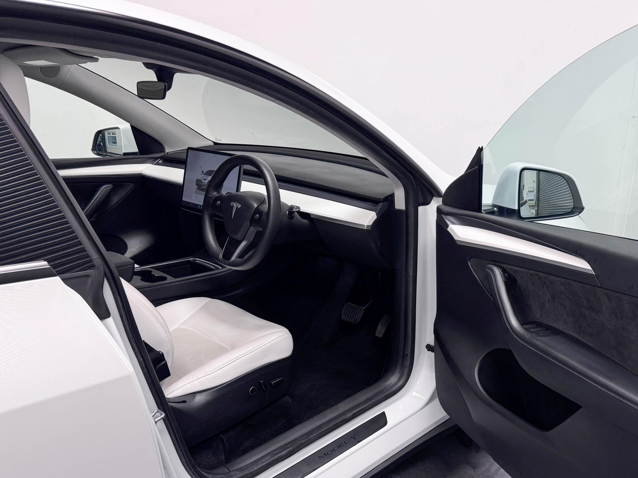 Tesla Model Y view 34