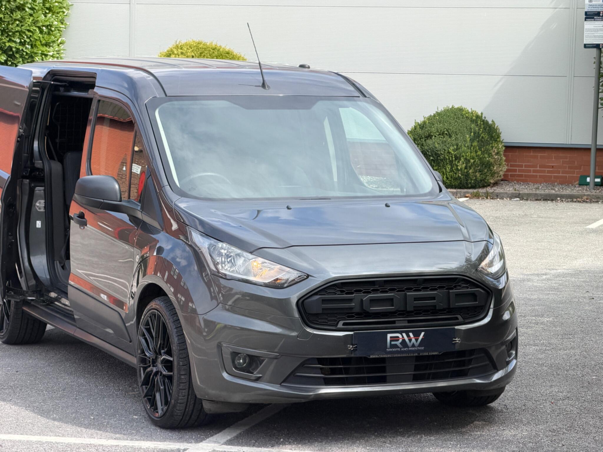Ford Transit Connect view 16