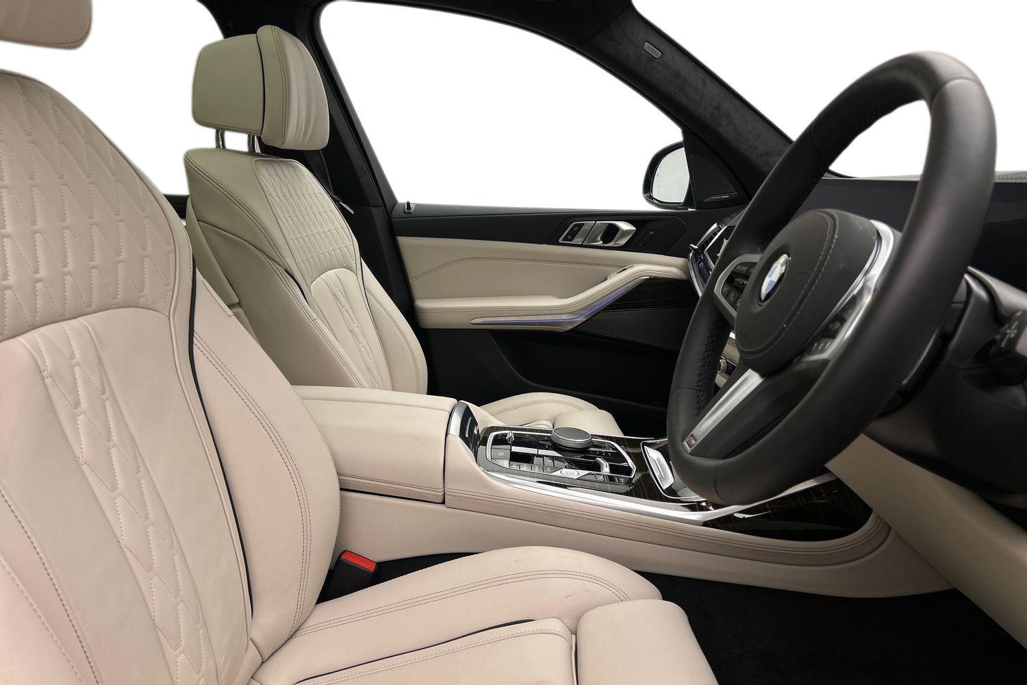 BMW X7 view 12