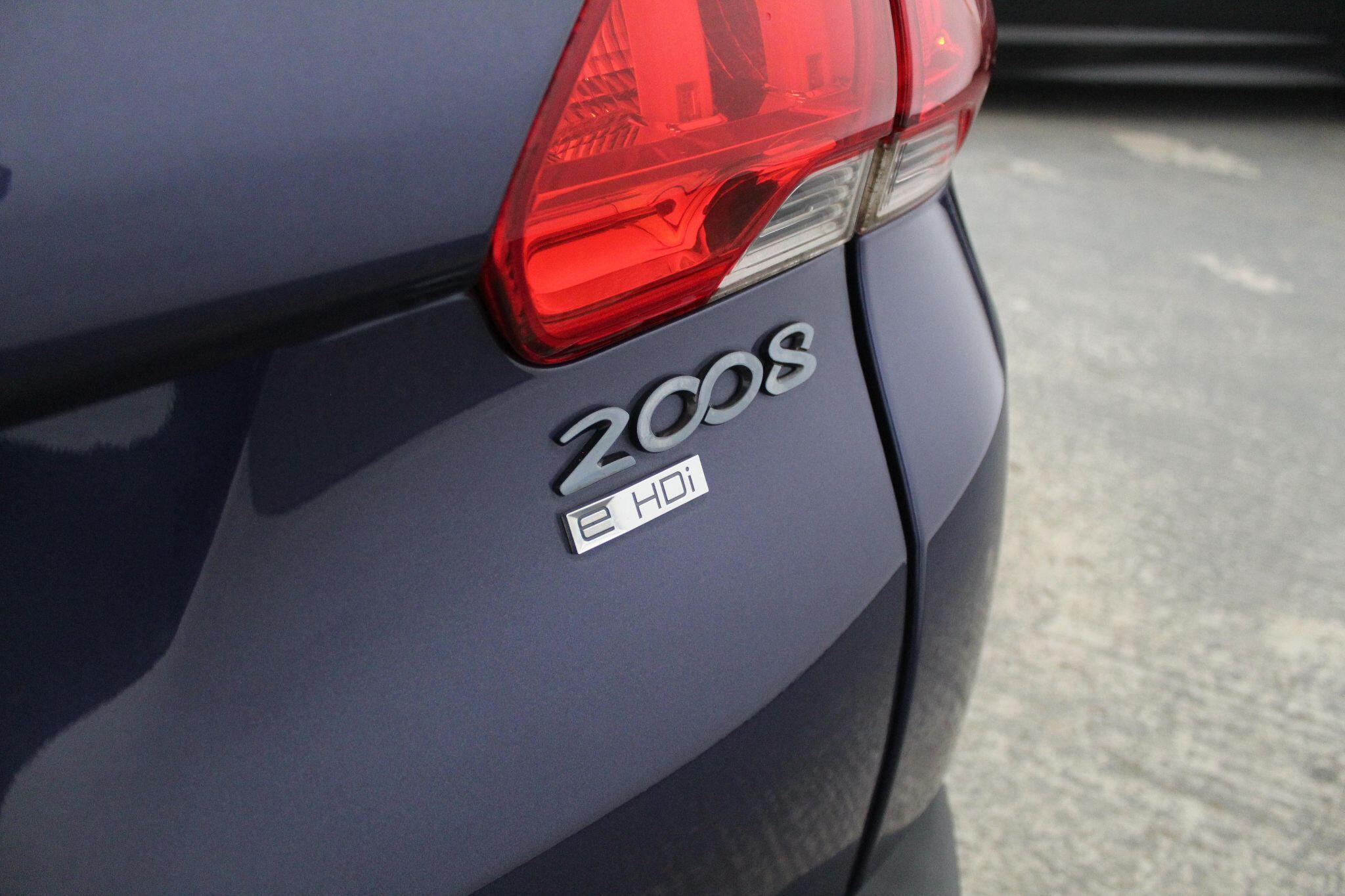 Peugeot 2008 view 18