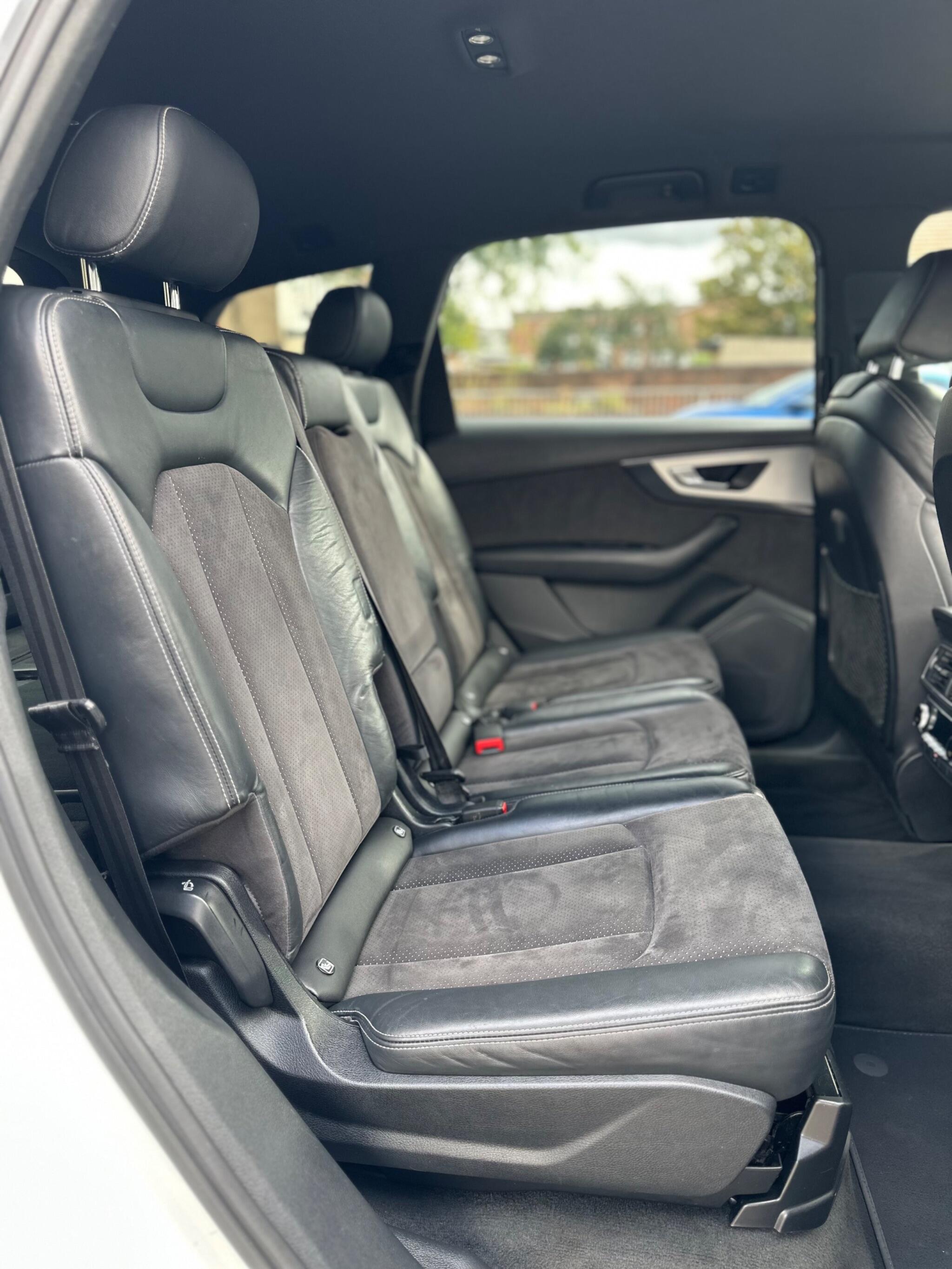 Audi Q7 view 15