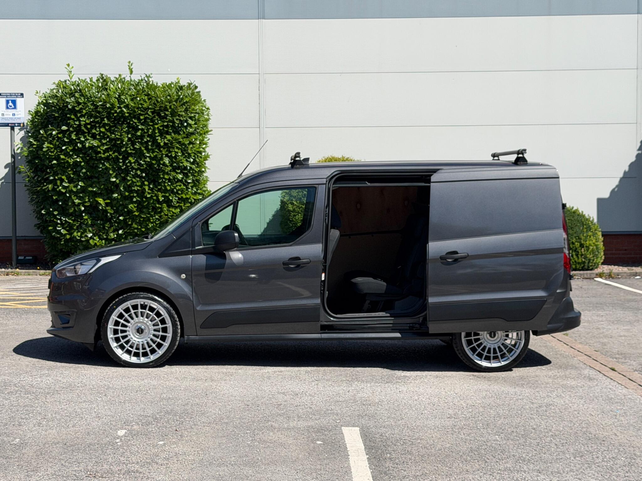Ford Transit Connect view 30