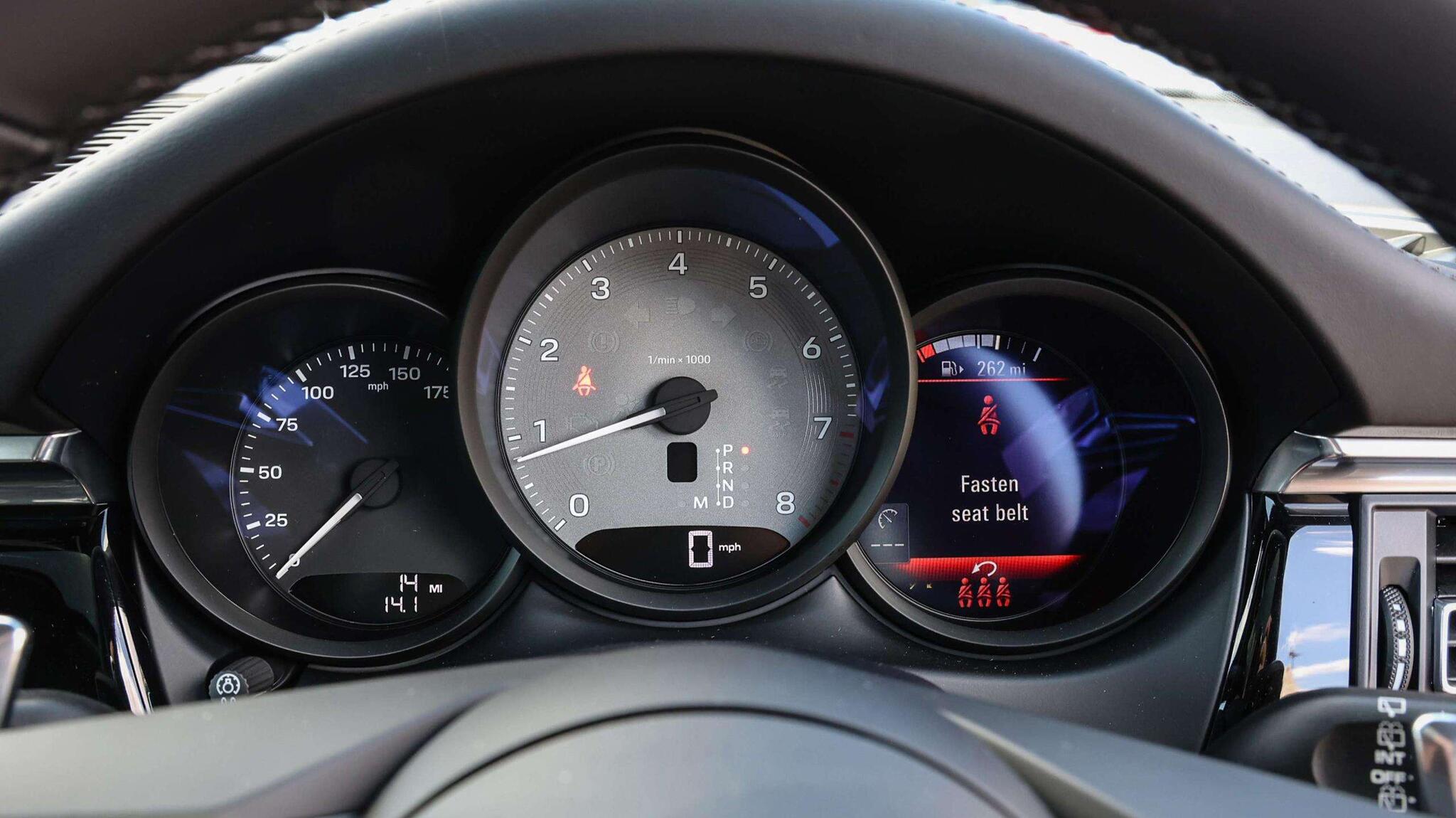 Porsche Macan view 14