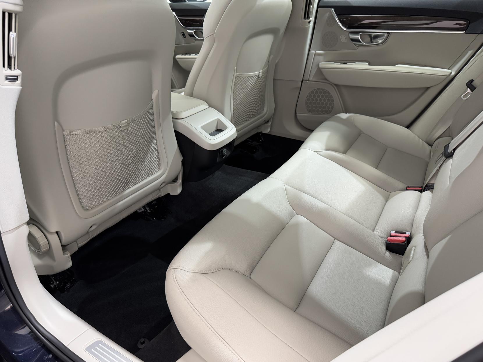 Volvo S90 view 48