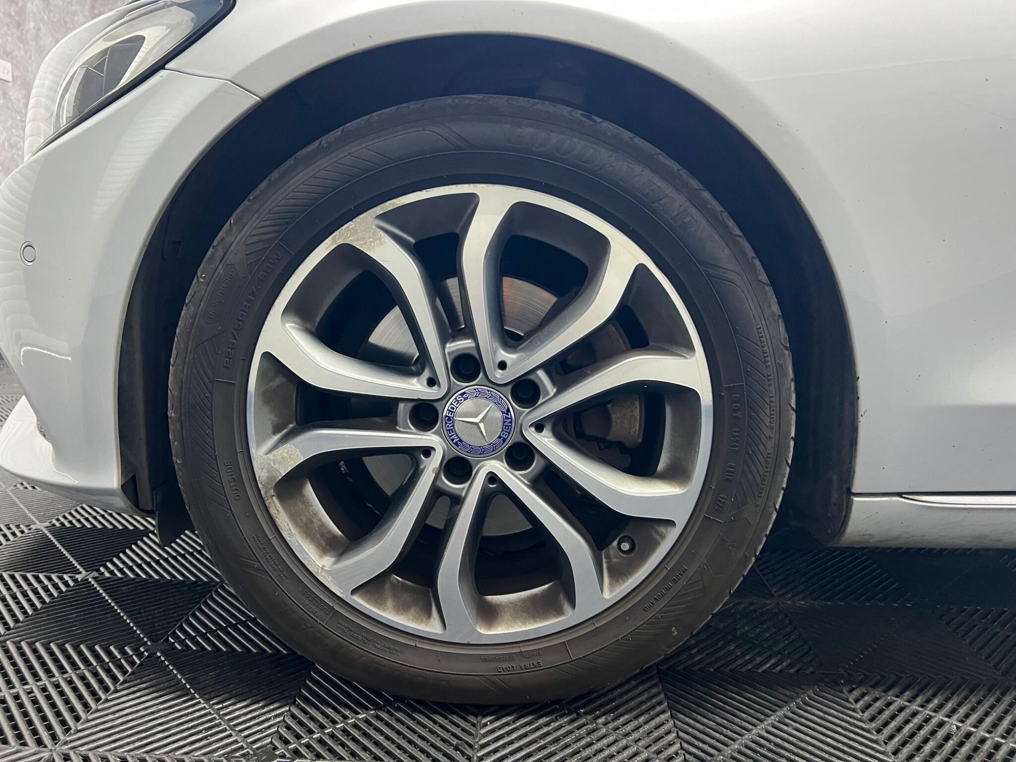 Mercedes-Benz C Class view 24
