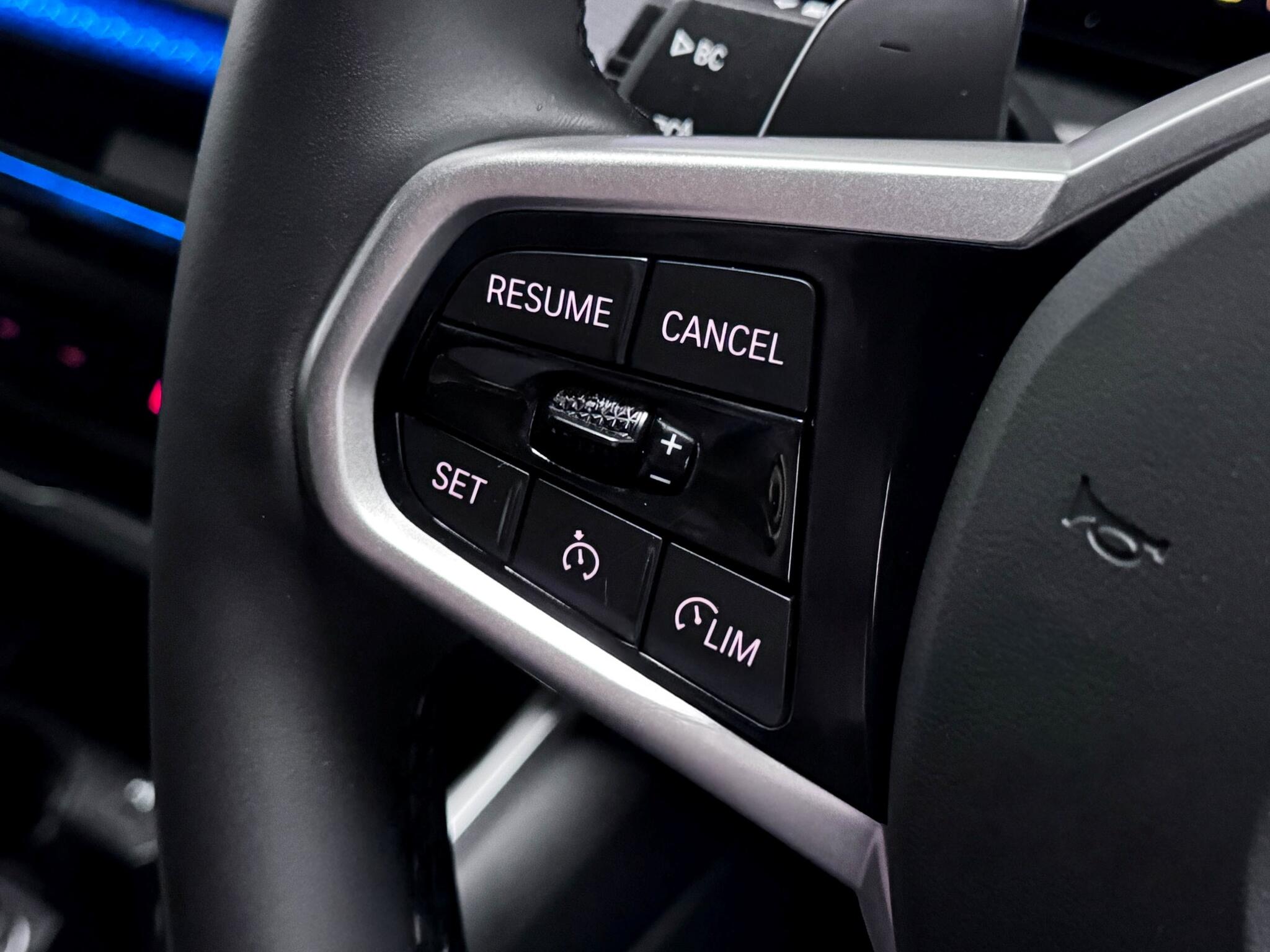 BMW 3 Series view 28
