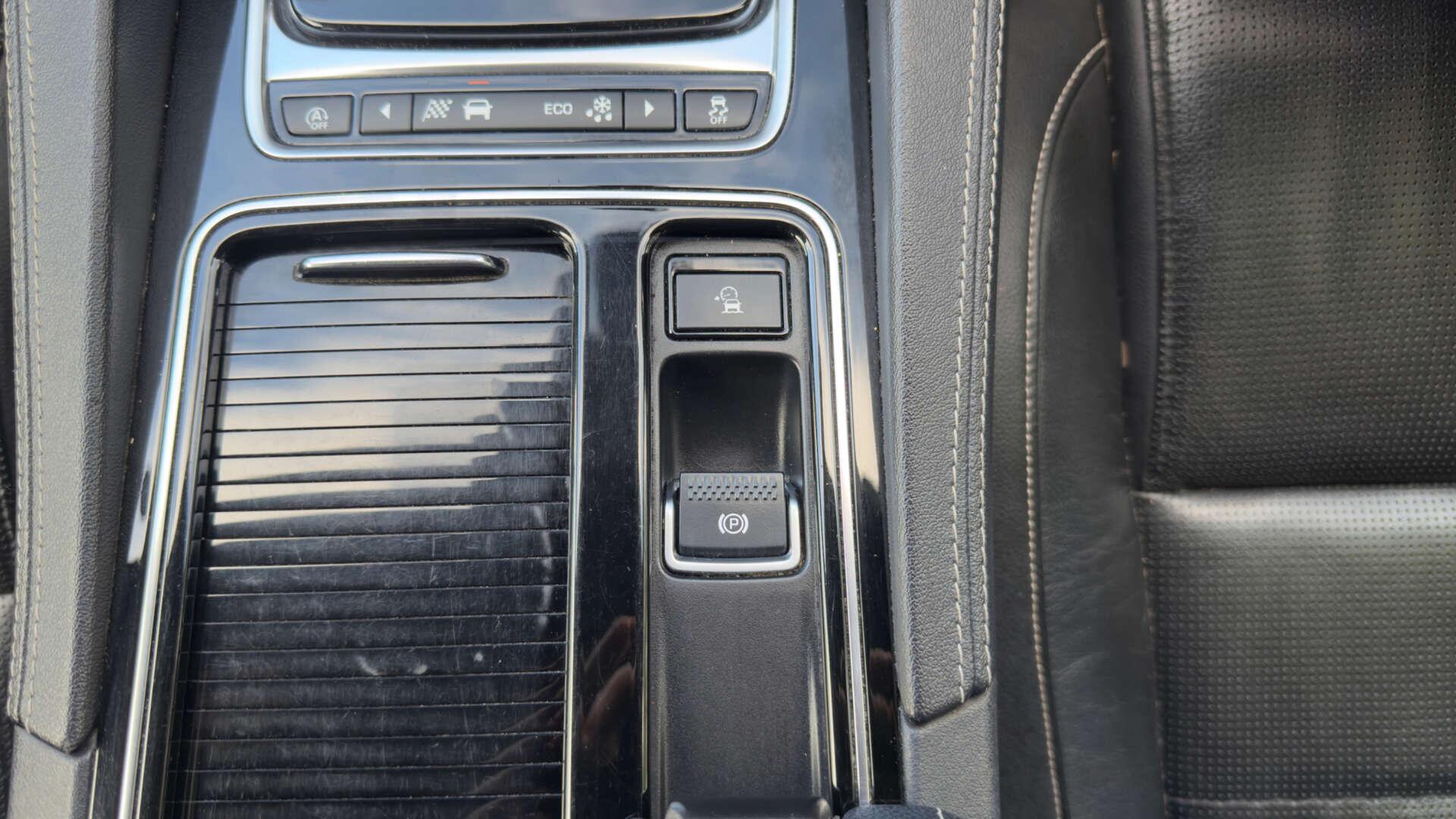 Jaguar F-Pace view 36