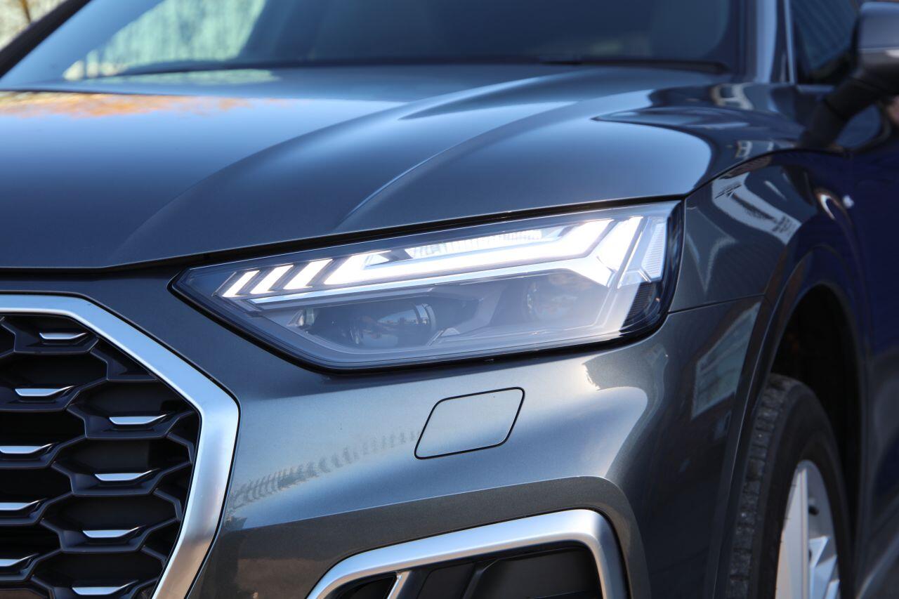 Audi Q5 view 18