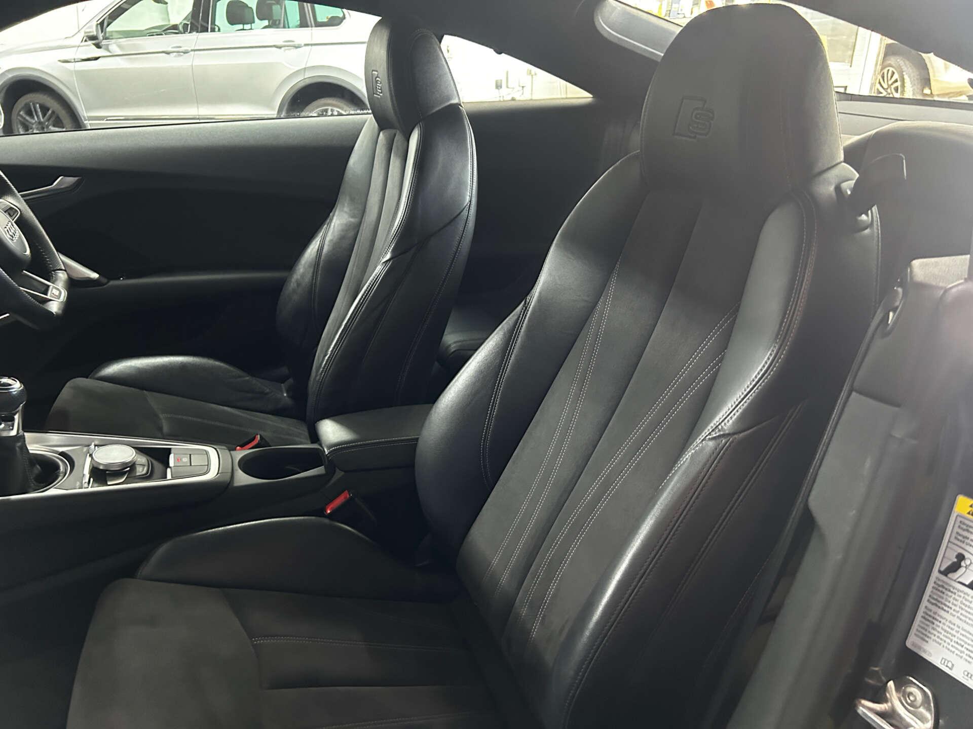 Audi TT view 60