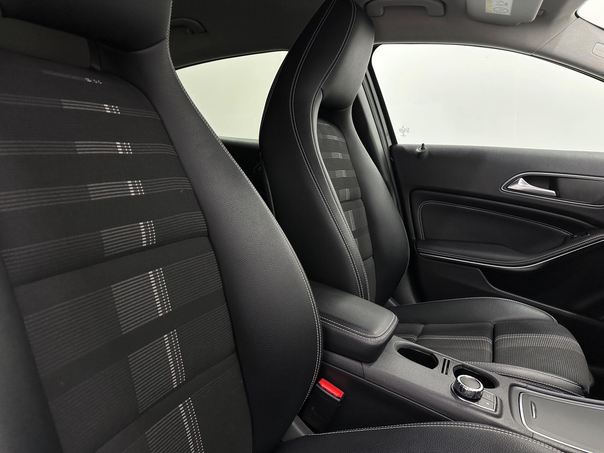 Mercedes-Benz Gla view 32