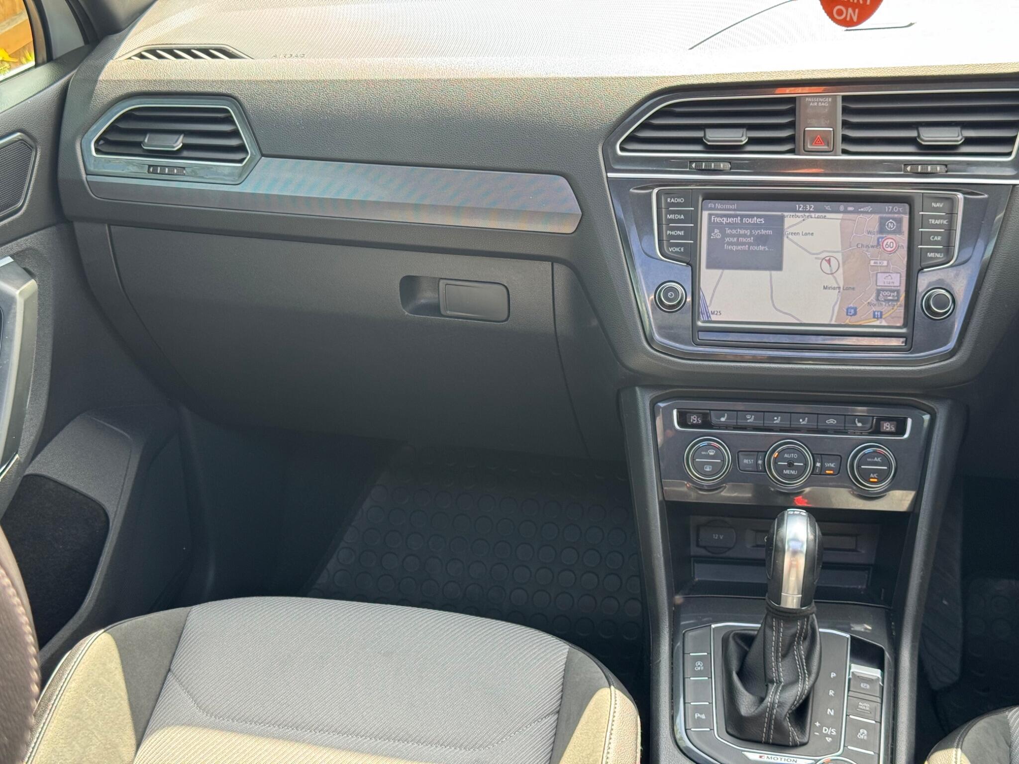 Volkswagen Tiguan view 16