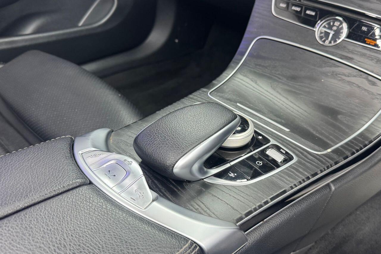 Mercedes-Benz C-Class view 29