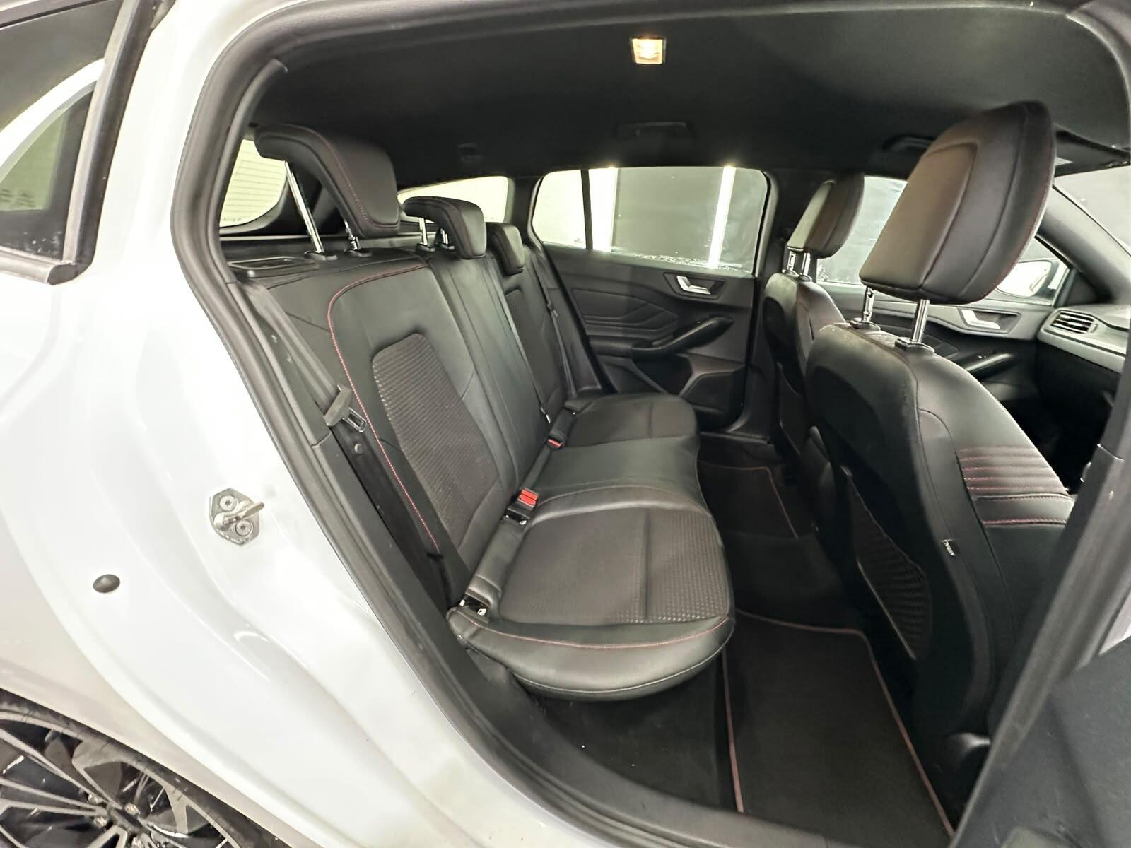 Ford Focus view 26