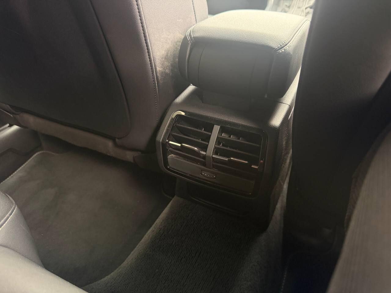 Audi Q3 view 23