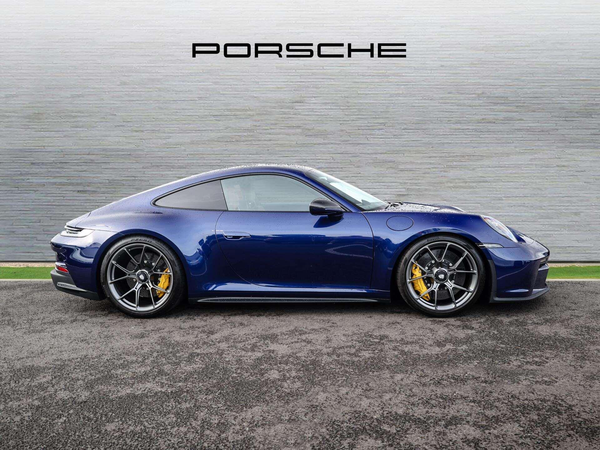 Porsche 911 view 7