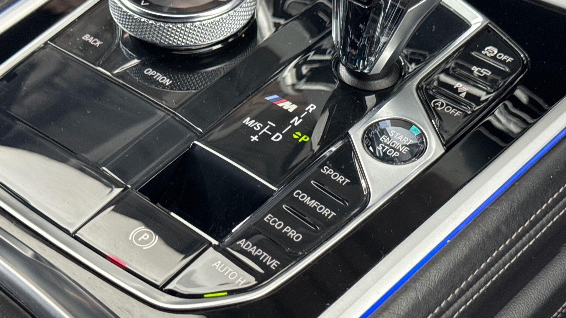 BMW 8 Series view 20