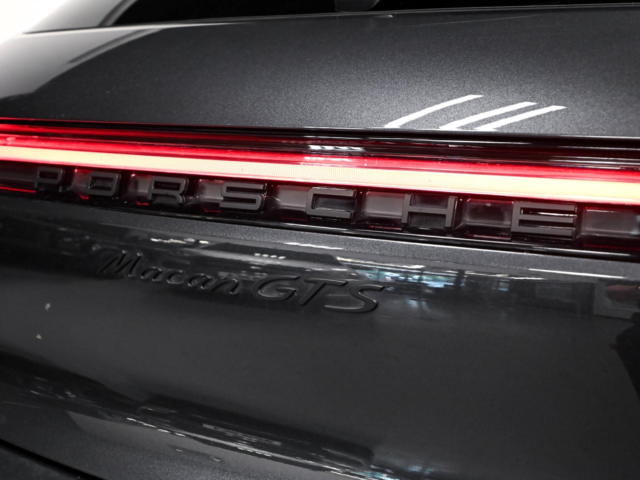 Porsche Macan view 29