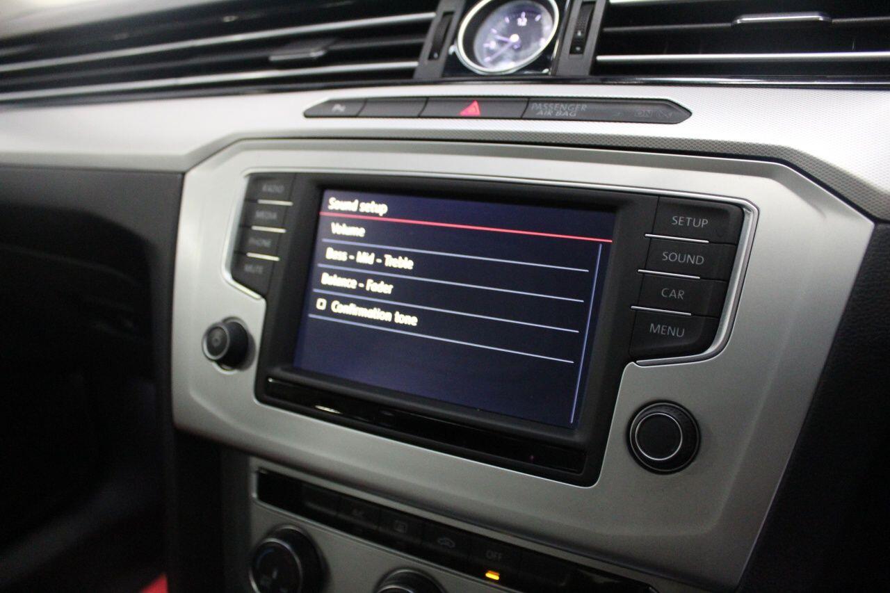 Volkswagen Passat view 40