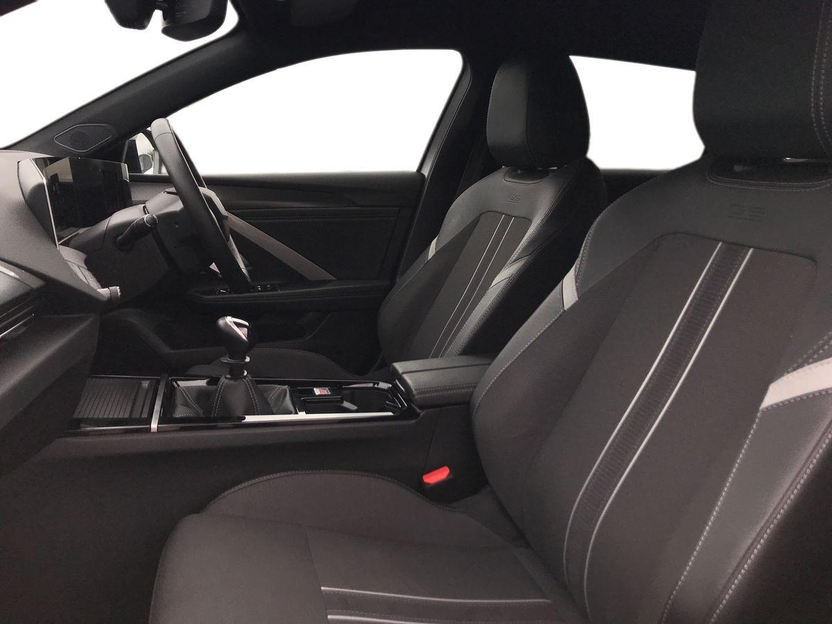 Vauxhall Astra view 6