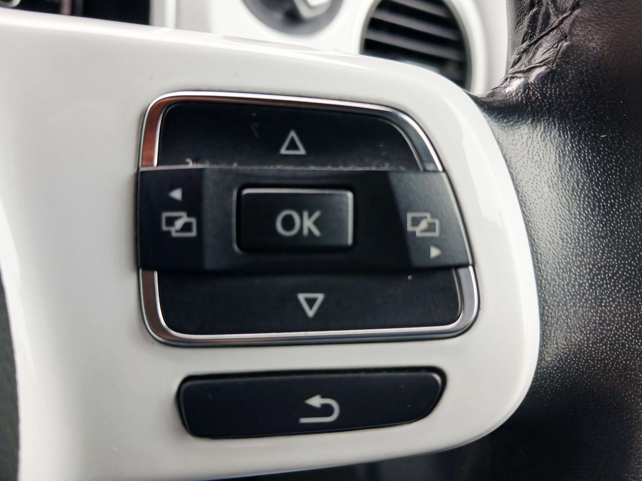 2015 Volkswagen Beetle image 25