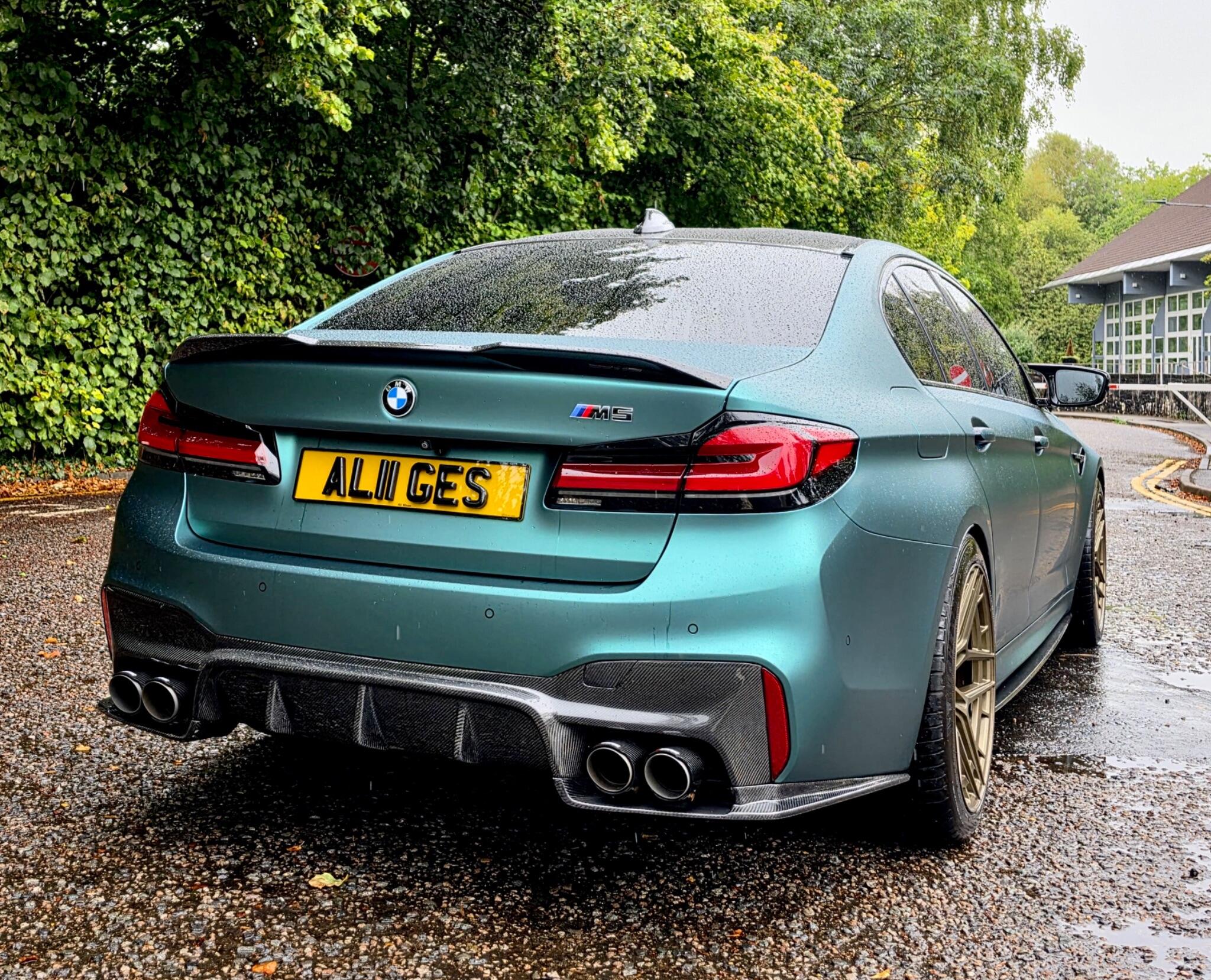 BMW M5 view 3