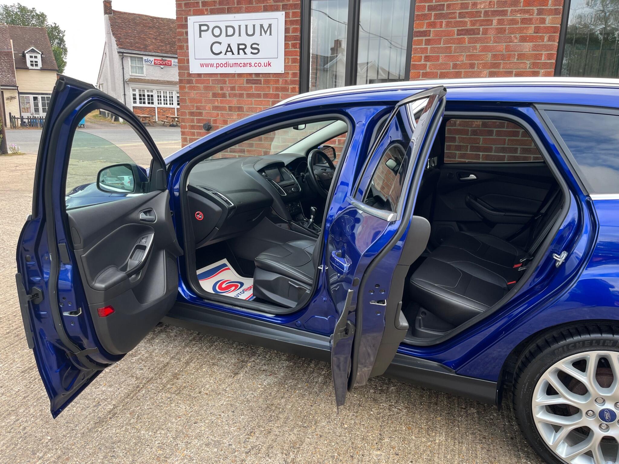 Ford Focus view 59