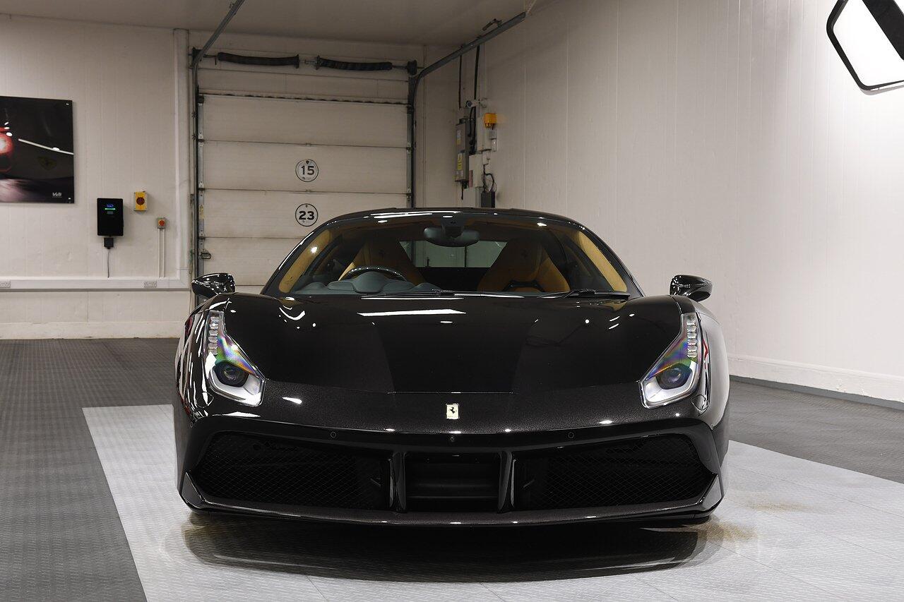 Ferrari 488 view 32