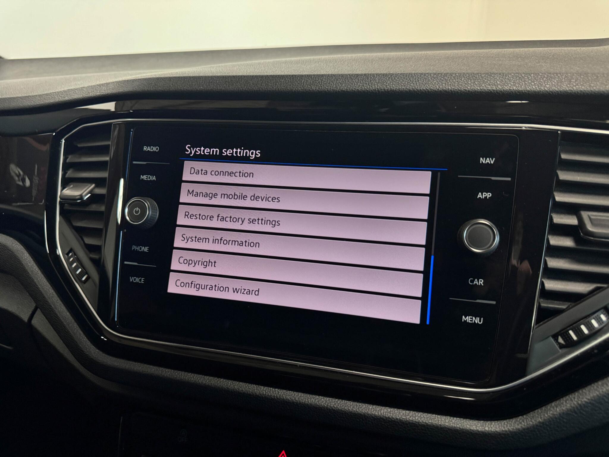 Volkswagen T-Roc view 56