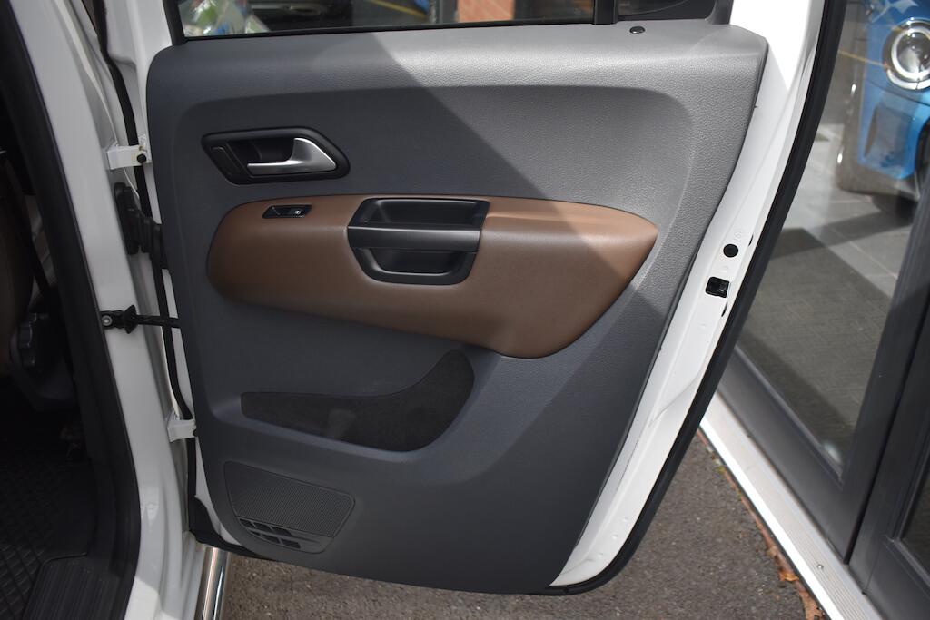 Volkswagen Amarok view 45