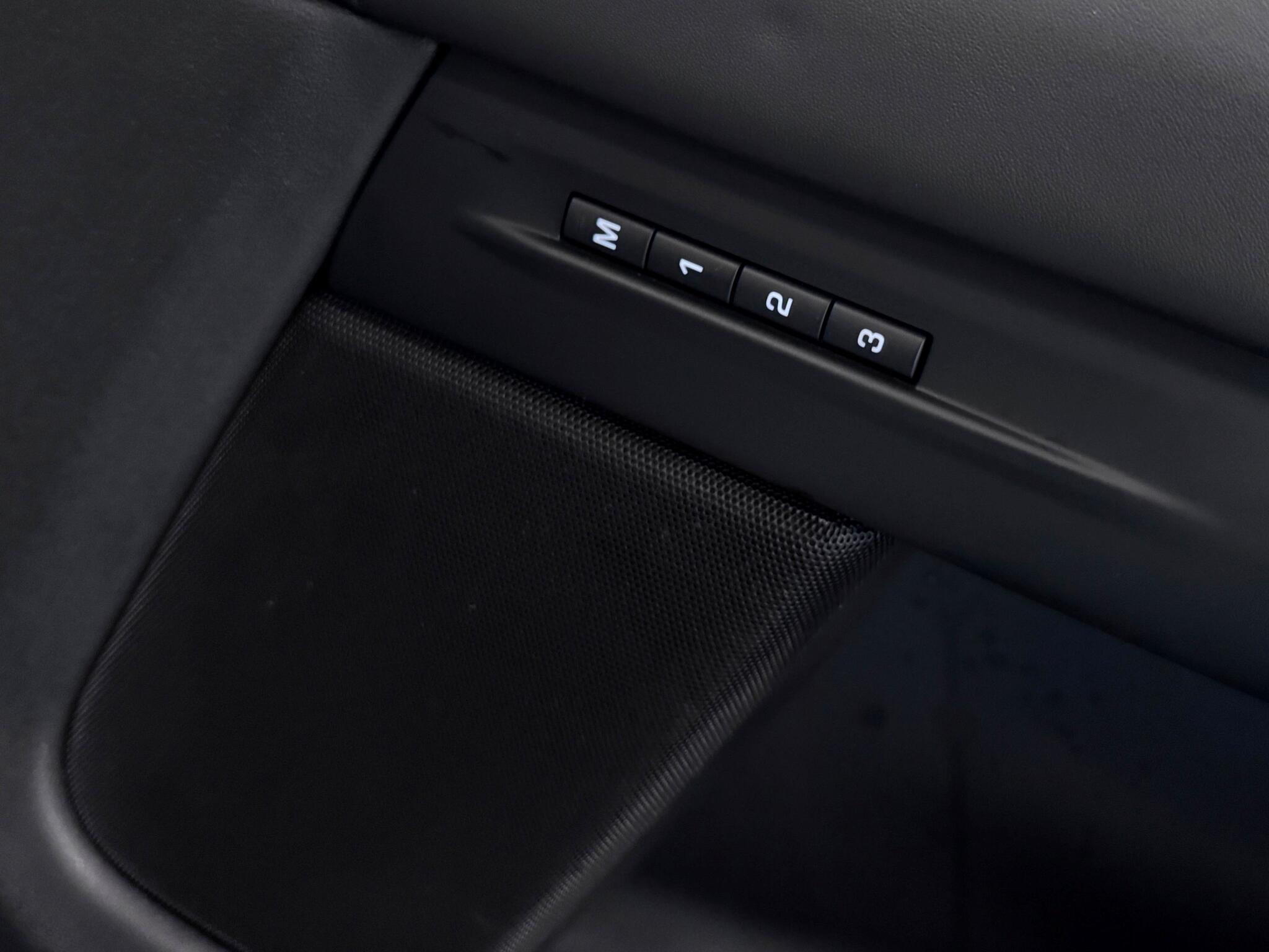 Land Rover Range Rover Evoque view 21