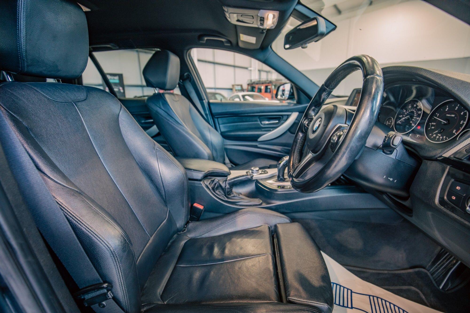 BMW 3 Series view 3