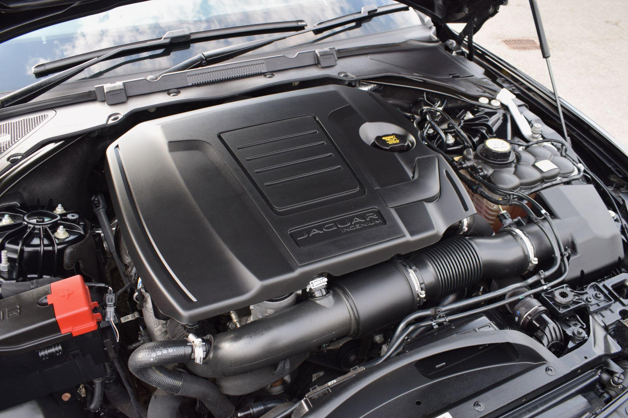 Jaguar Xe view 30
