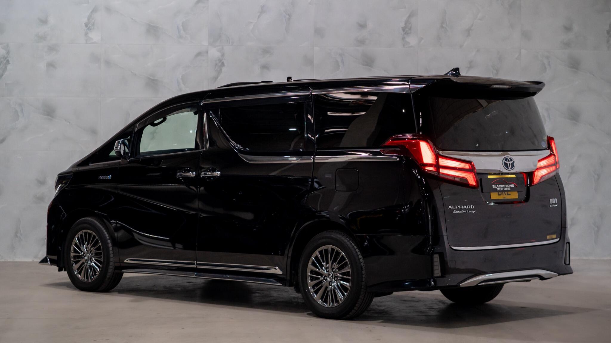 Toyota Alphard view 4