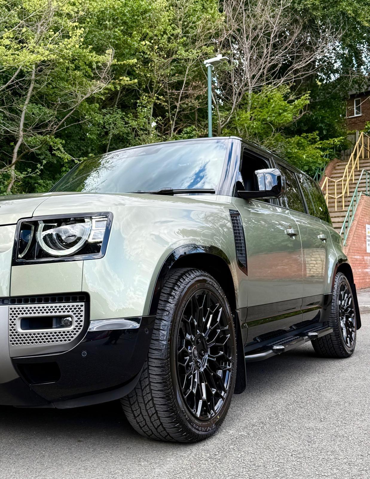 Land Rover Defender view 85