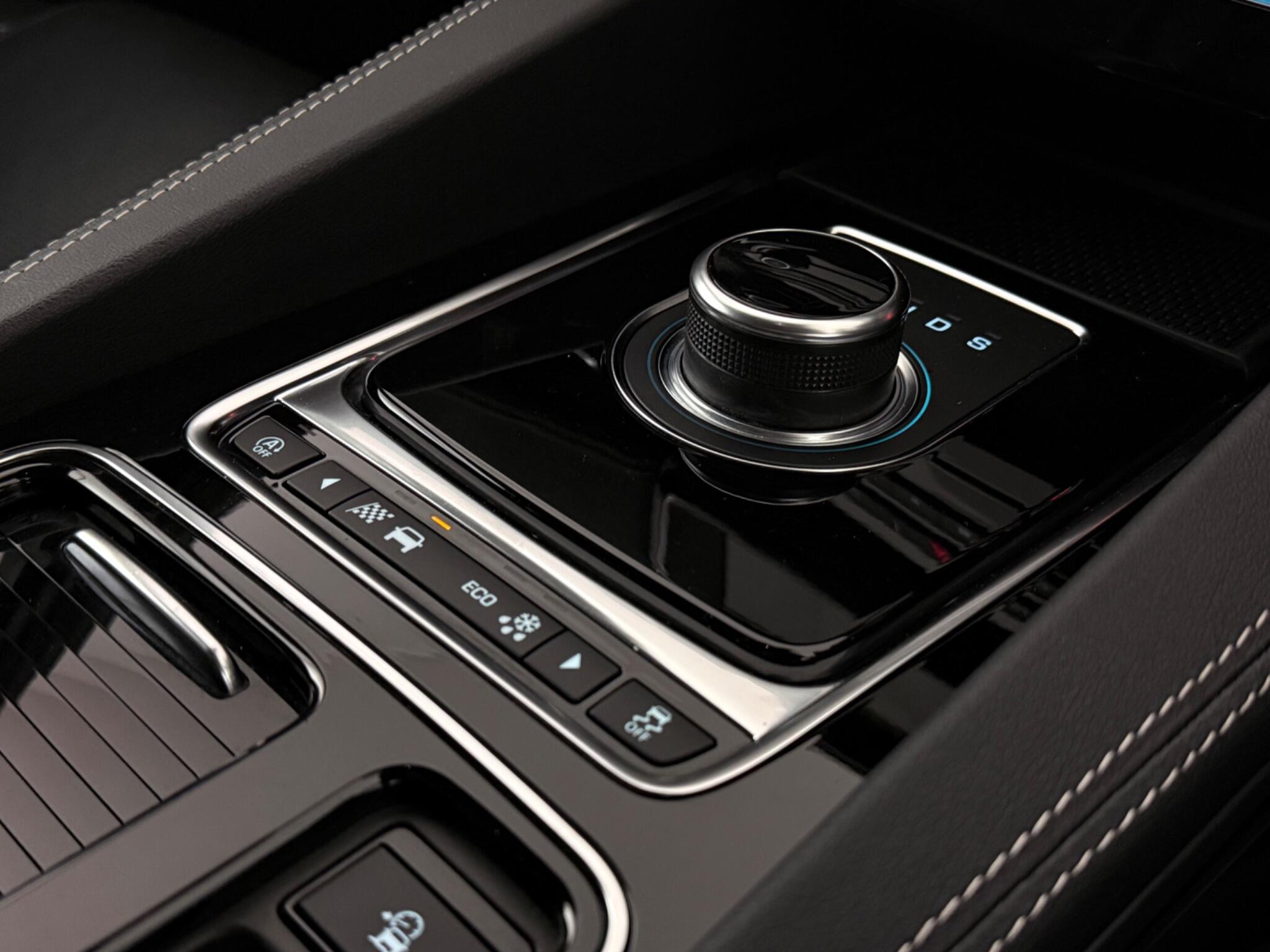 Jaguar F-Pace view 22