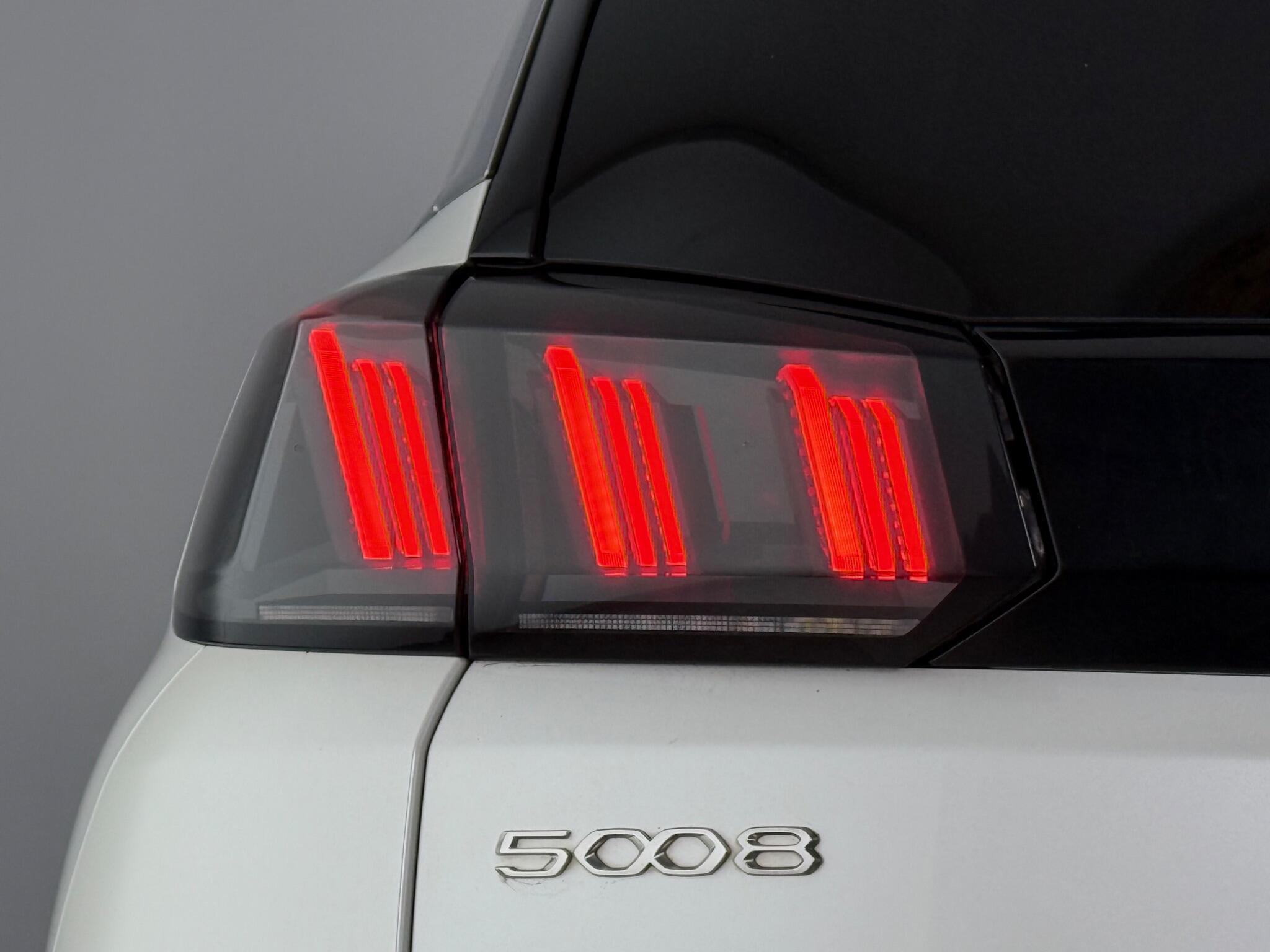 Peugeot 5008 view 6