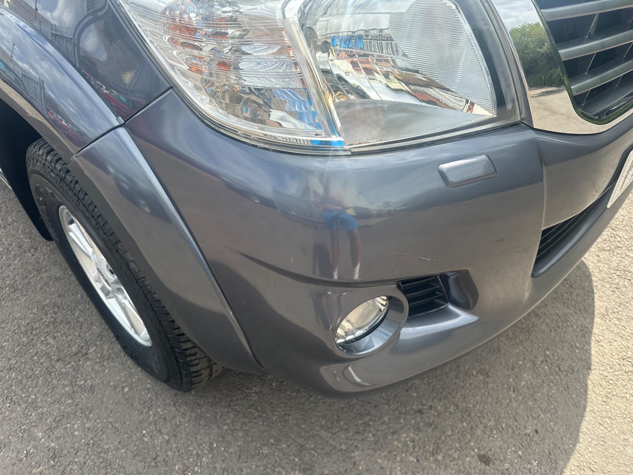 Toyota Hilux view 50