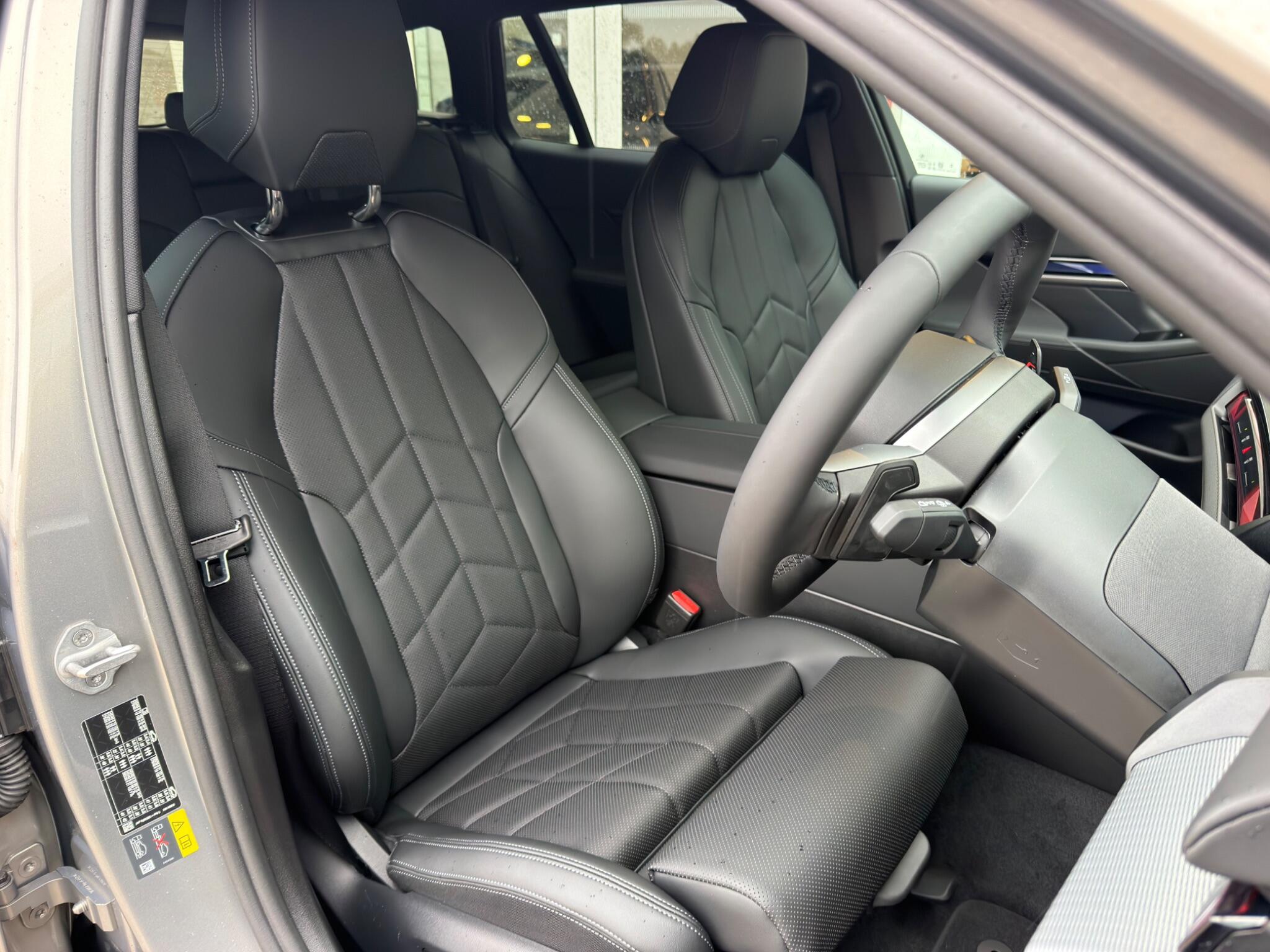 BMW 5 Series view 9