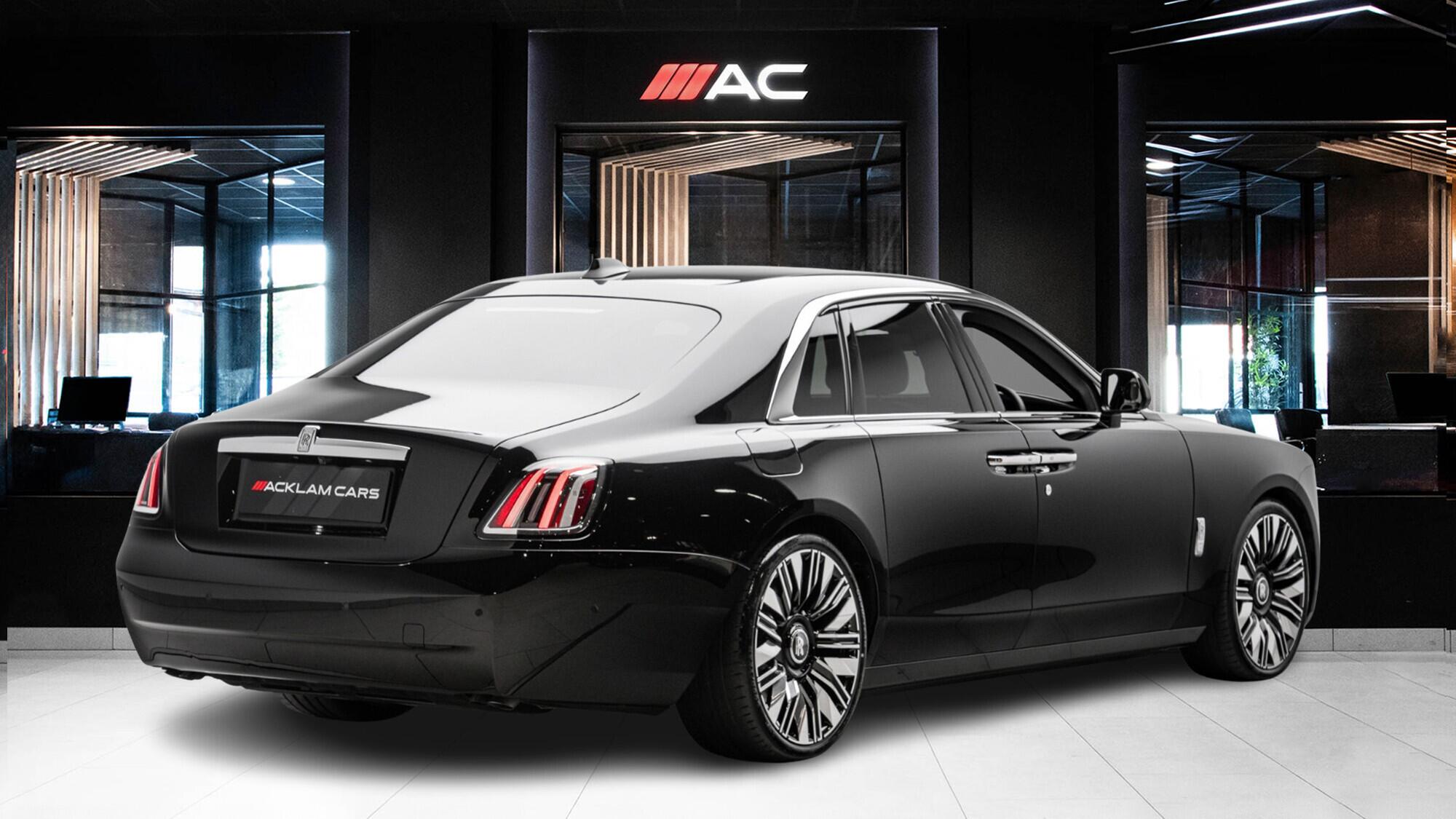 Rolls-Royce Ghost view 4
