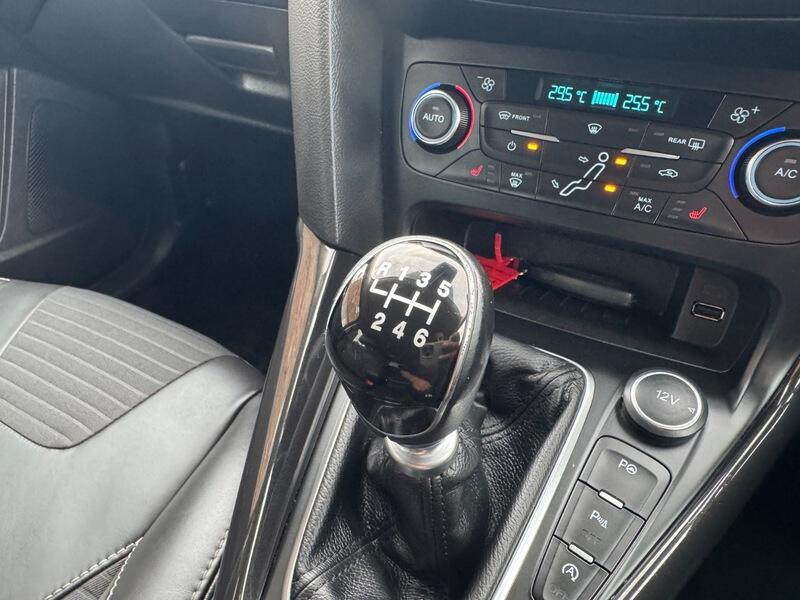 Ford Focus view 18