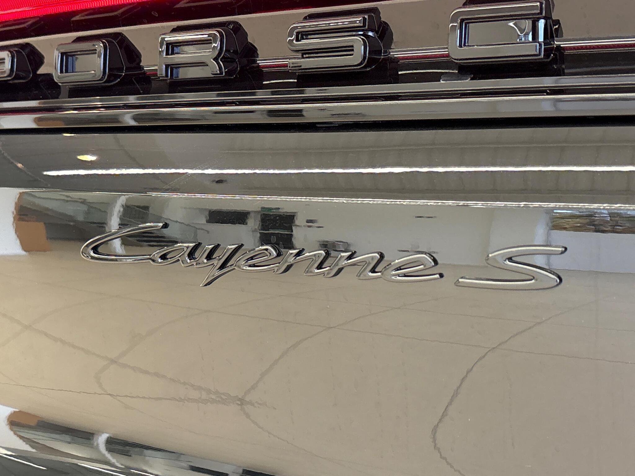 Porsche Cayenne view 46