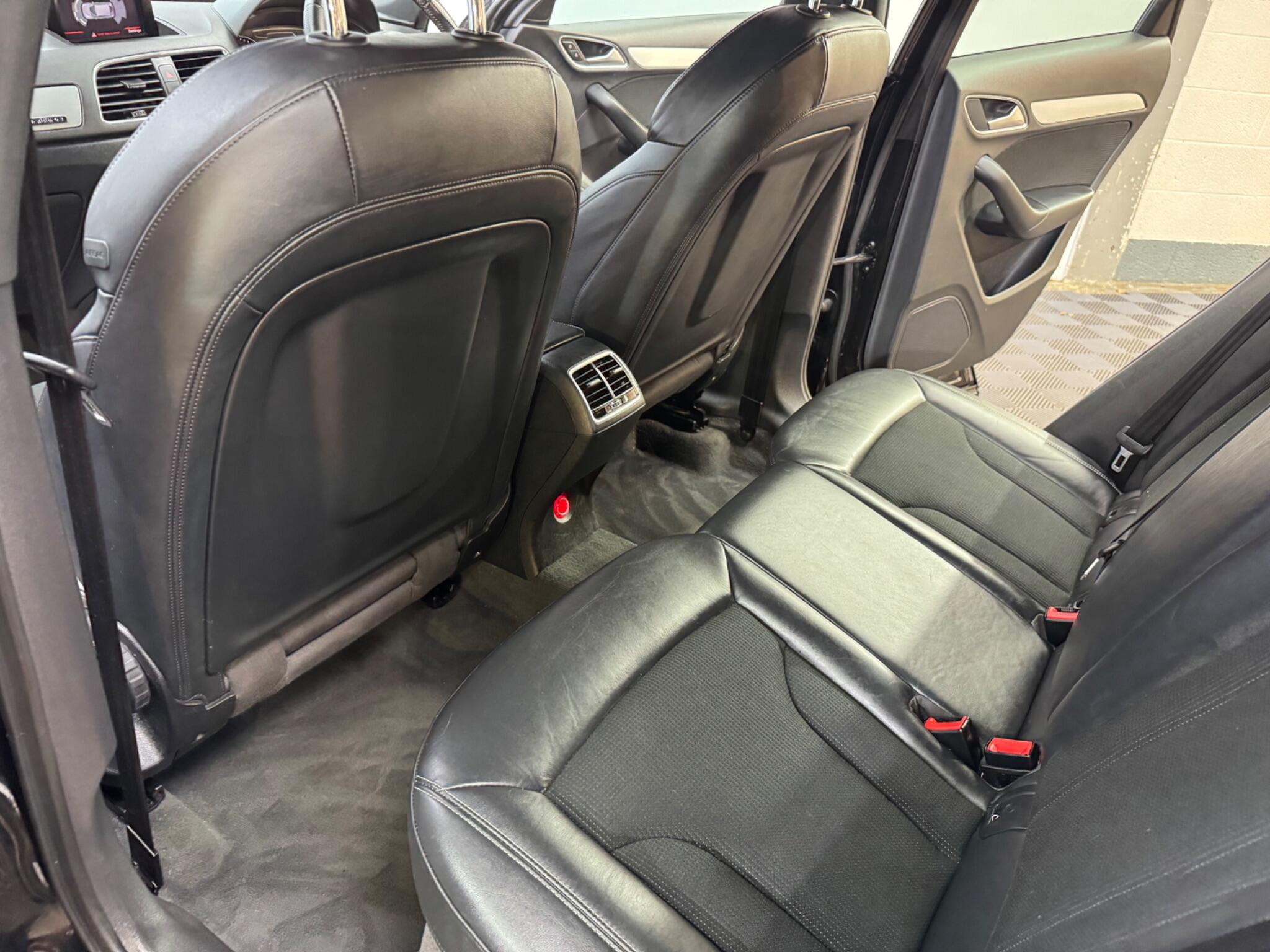 Audi Q3 view 14