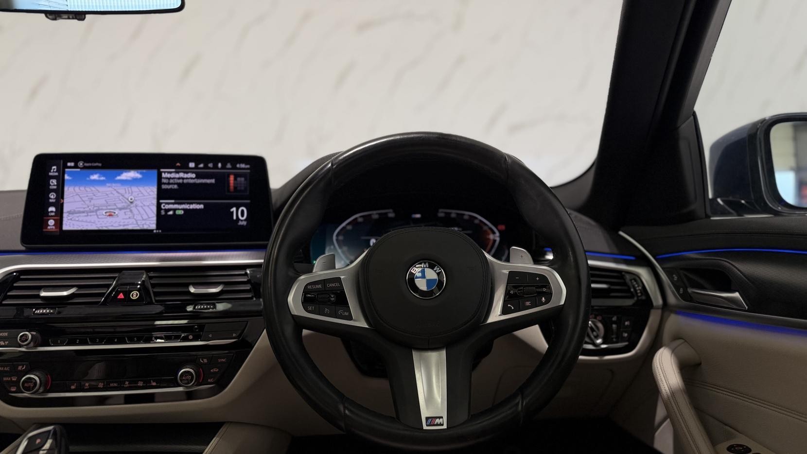 BMW 5 Series view 18